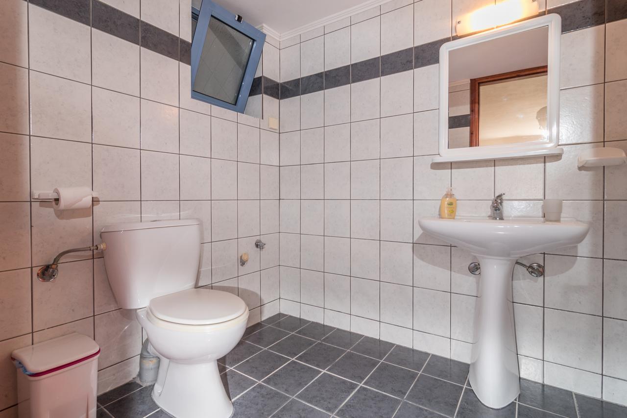 Roula Apartments 팔라이오코라 외부 사진
